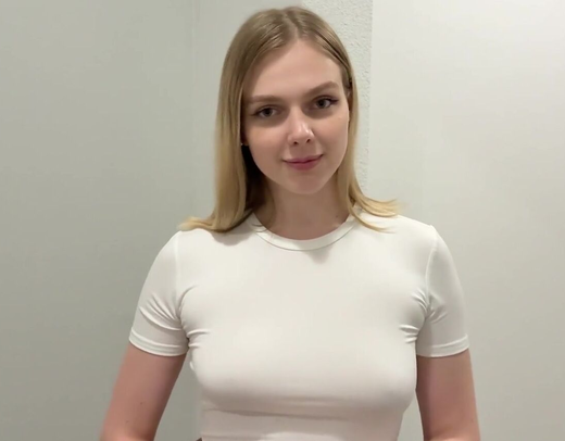 У нее нет парня и она готова на все